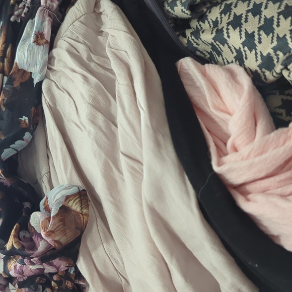 5LB MYSTERY CLOTHING BAG - Picture 3 of 4